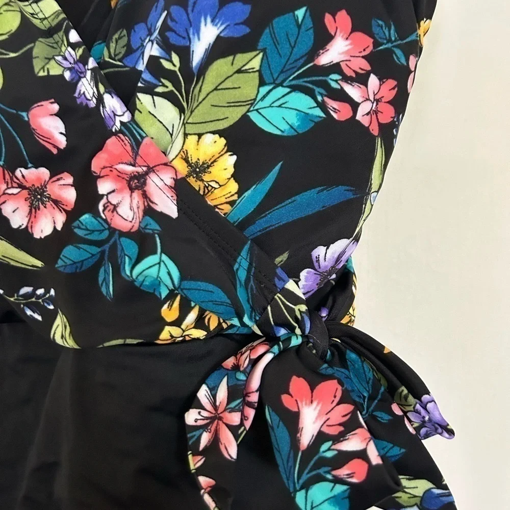 Time and Tru medium floral swimsuit one piece like new